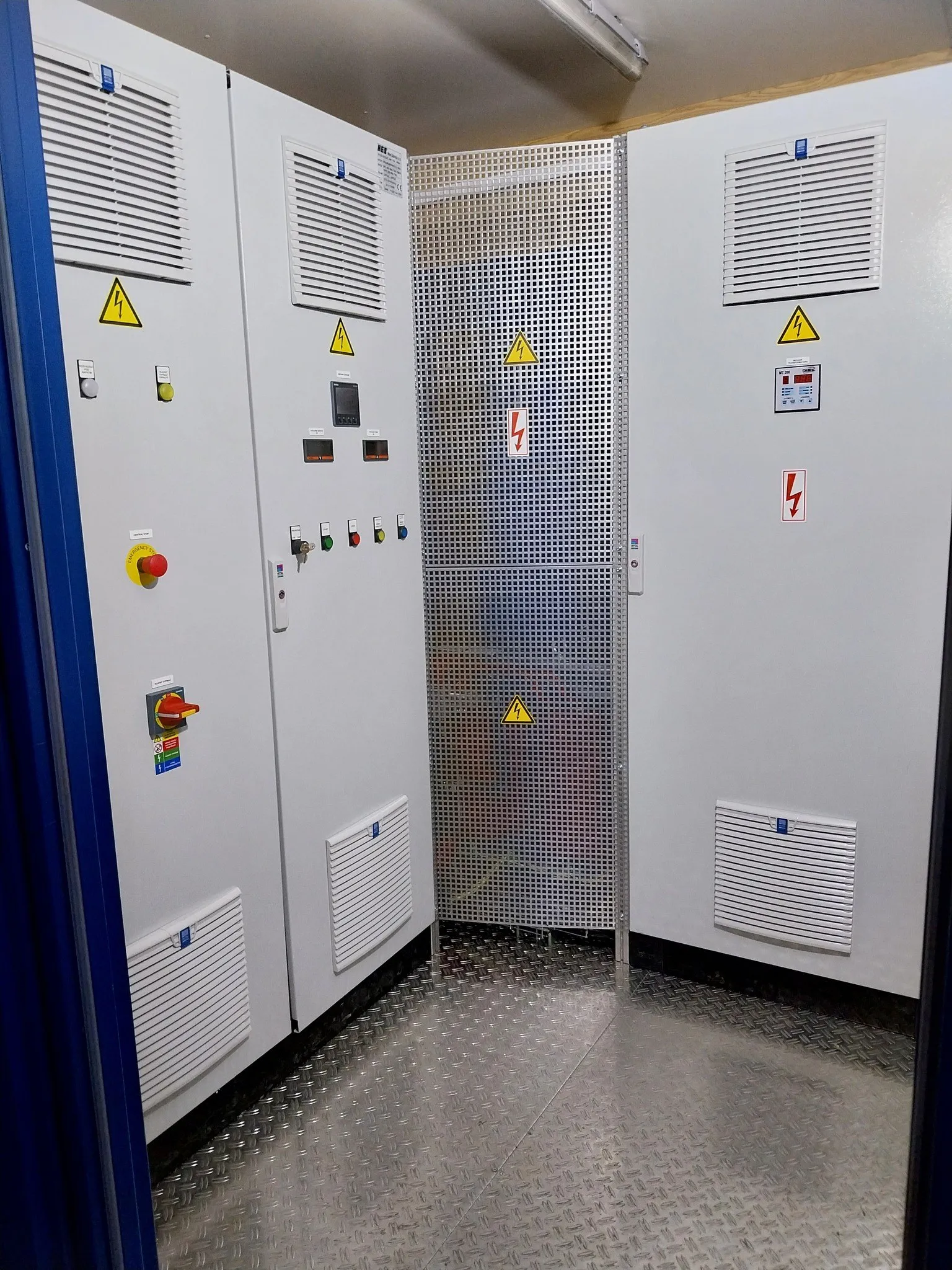 Kontajnerový zdroj 3 kV DC pre železničné vozidlá — 1