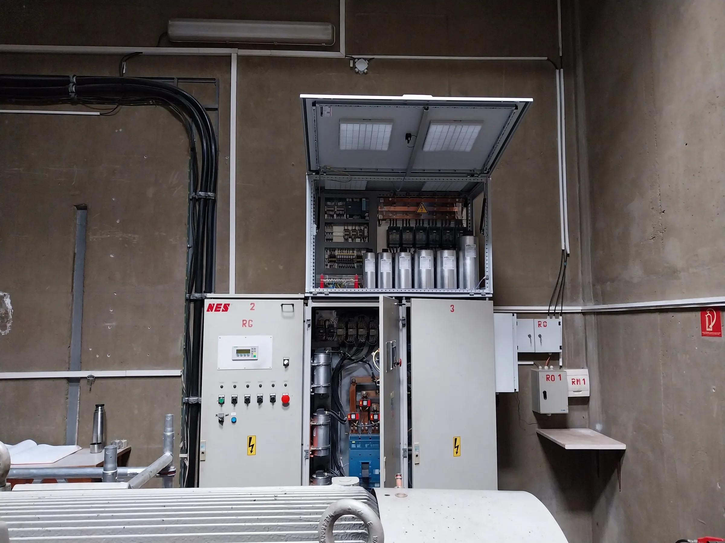 Power-factor correction for a small hydro plant — 1